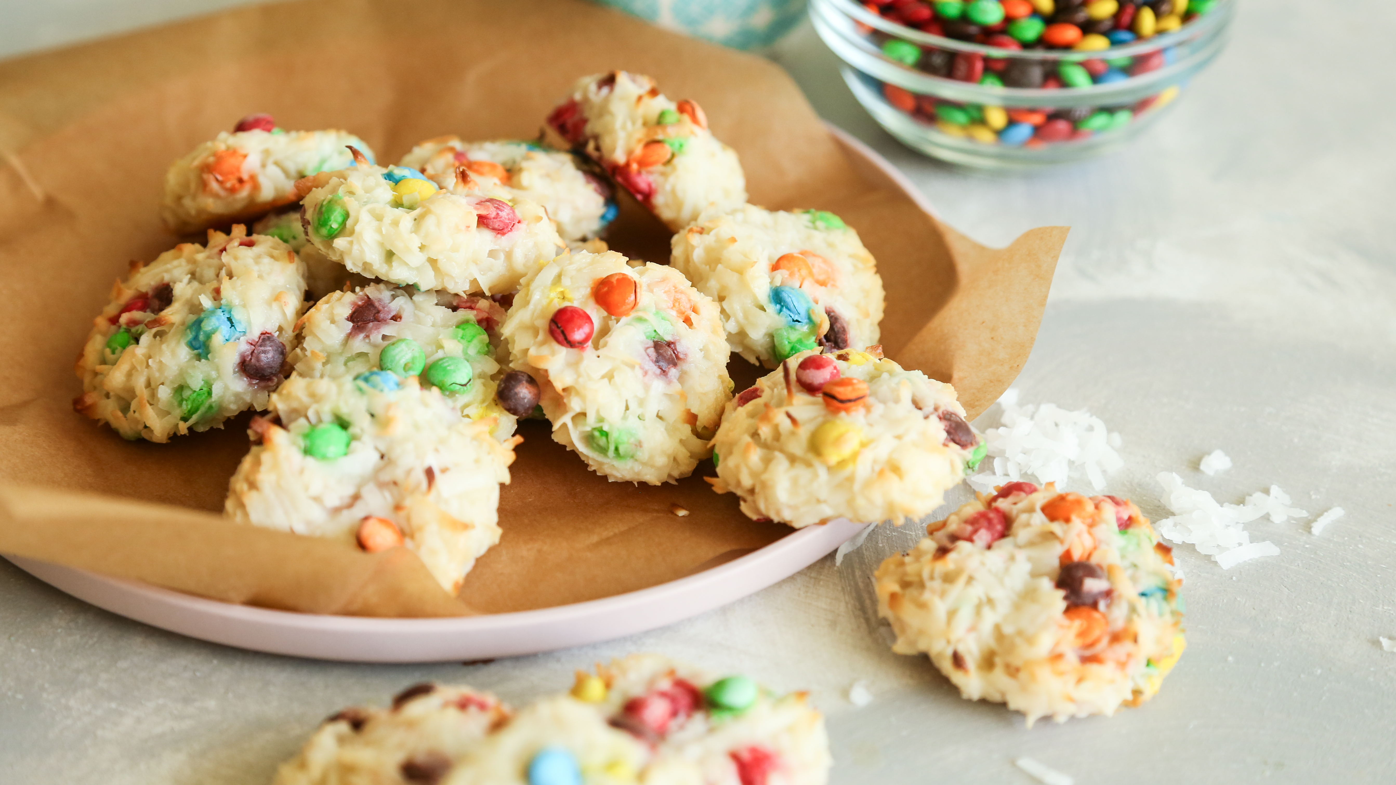 polka dot macaroons